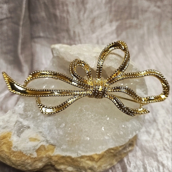 KJL for Avon Kenneth J Lane Vintage Gold Tone Huge Bow Ribbon Rhinestone Brooch - Picture 11 of 11